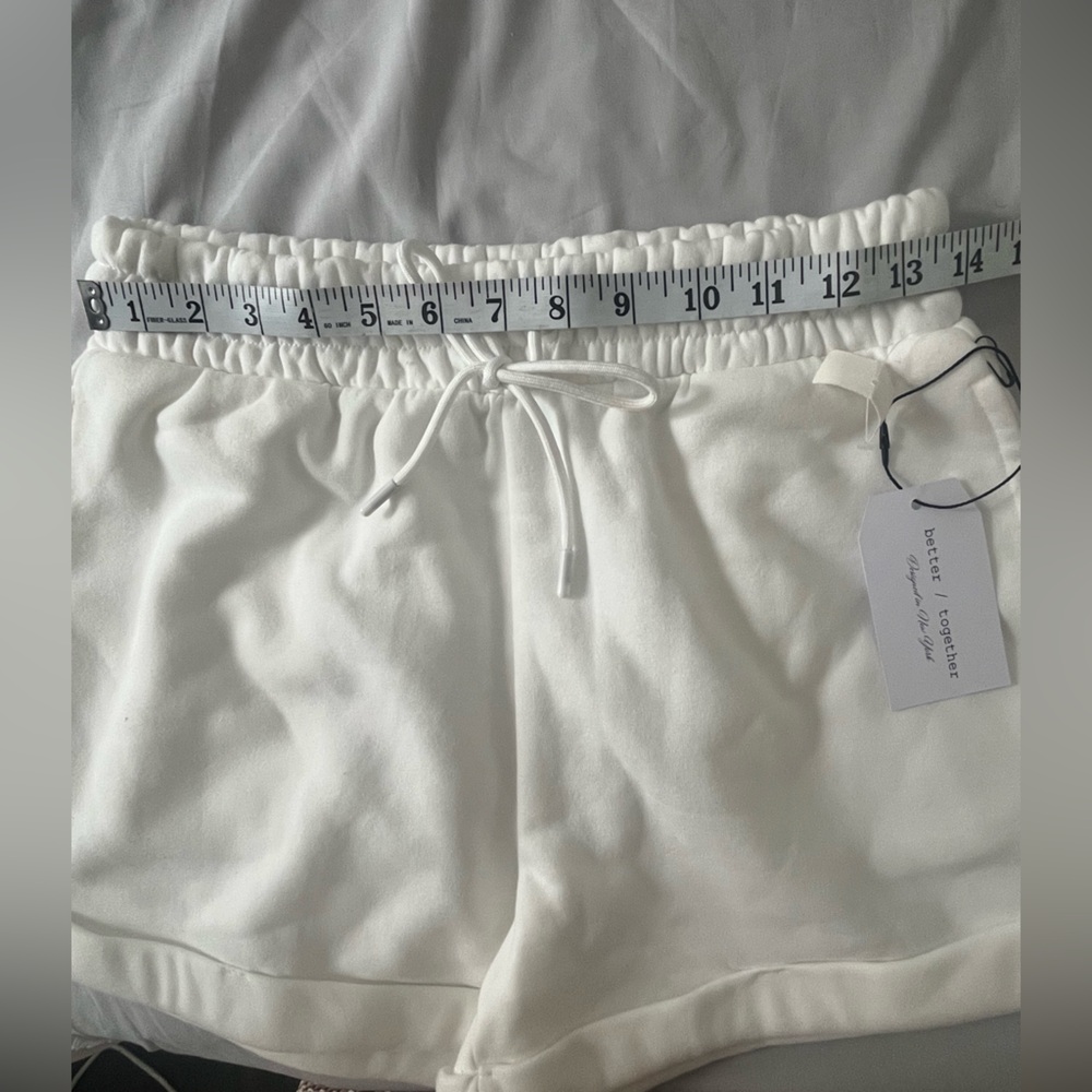 New Better Together NWT White Shorts Women’s Medium Casual Gym Loungewear - Picture 4 of 4